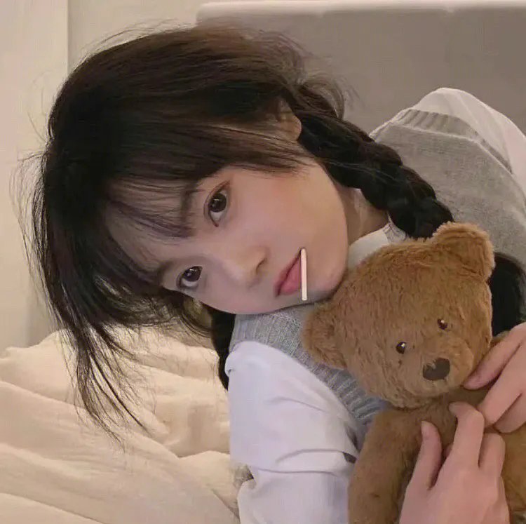 坐推土机的少女